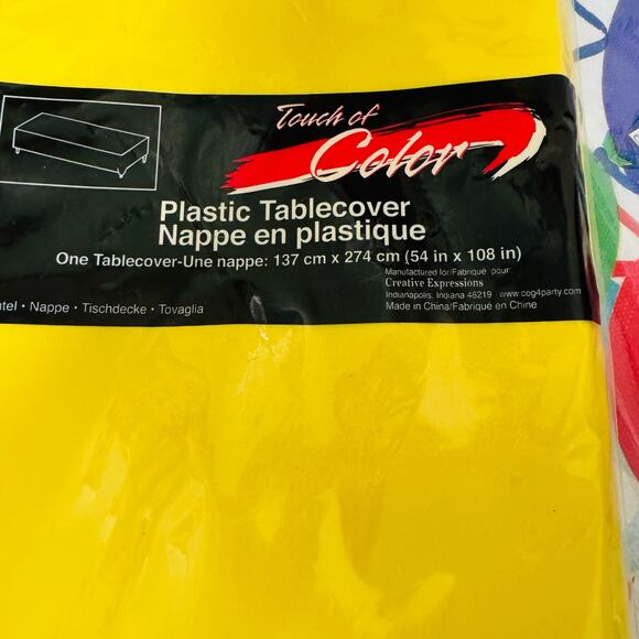 3 plastic rectangular tablecloths - Picture 3 of 4